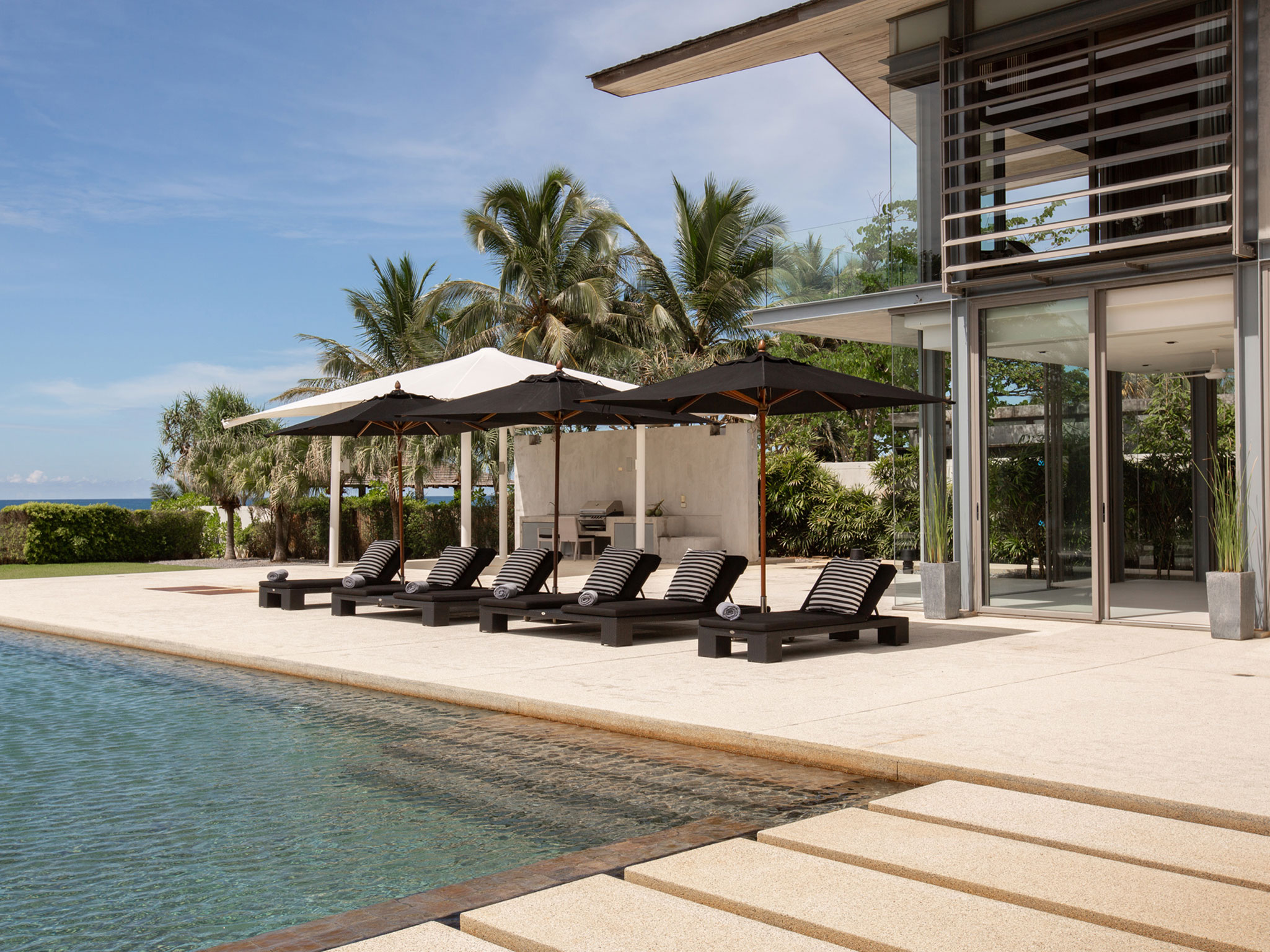 002 Villa Essenza - Sun loungers