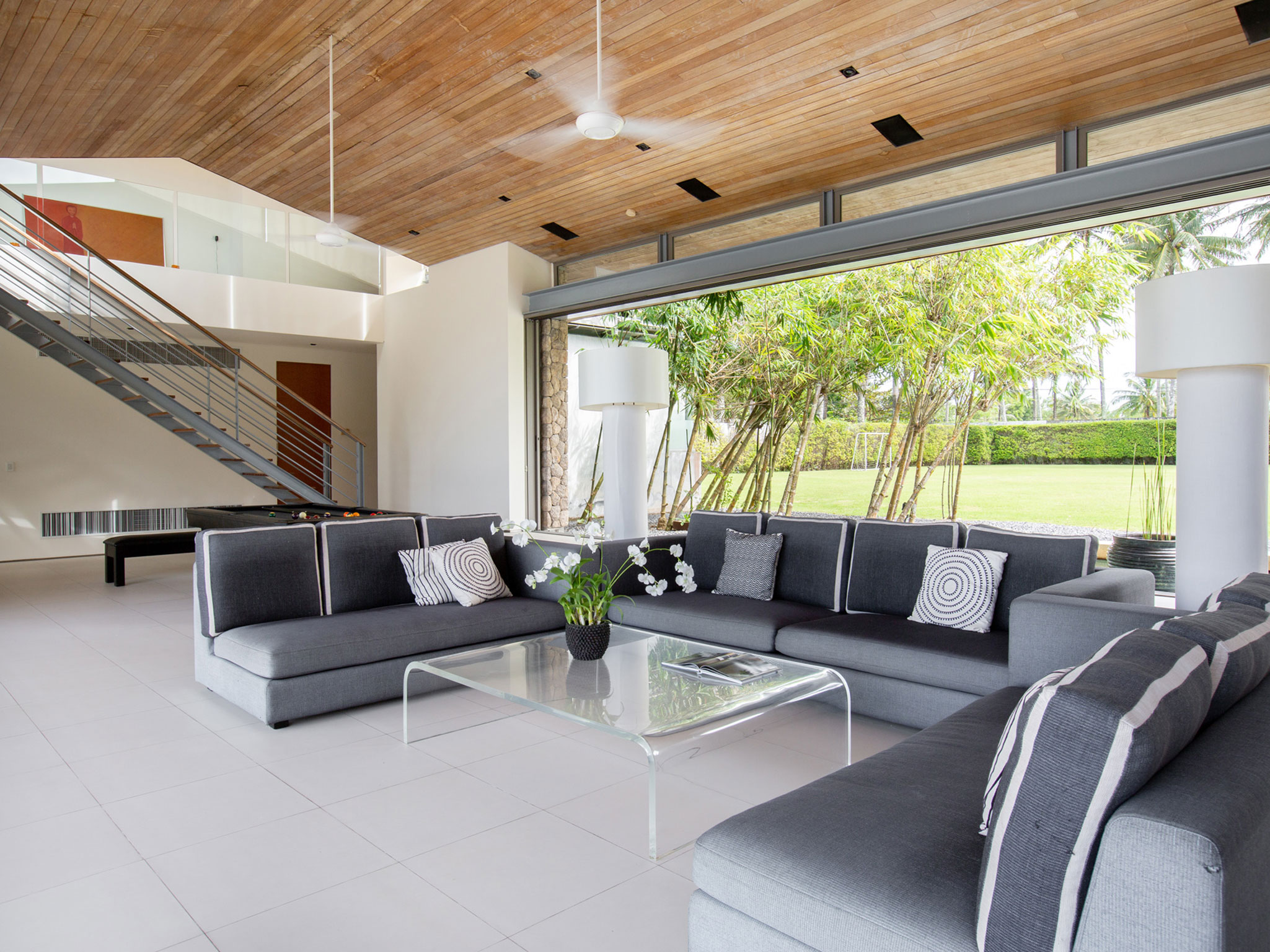 003 Villa Essenza - Spacious living area