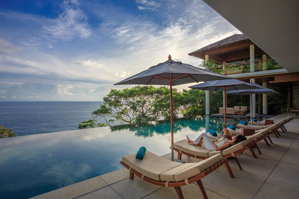 02-Baan-Banyan-relaxing-poolside-in-the-afternoon