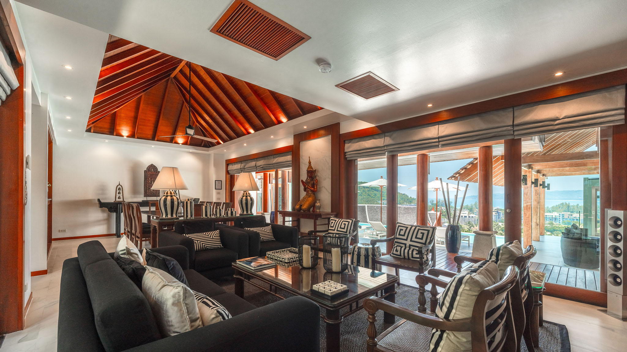 04 Sea View Zenith - Comfortable modern Thai interiors