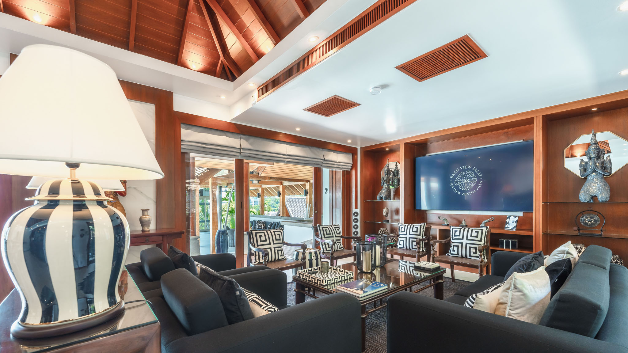 05 Sea View Zenith - Cosy modern Thai living spaces