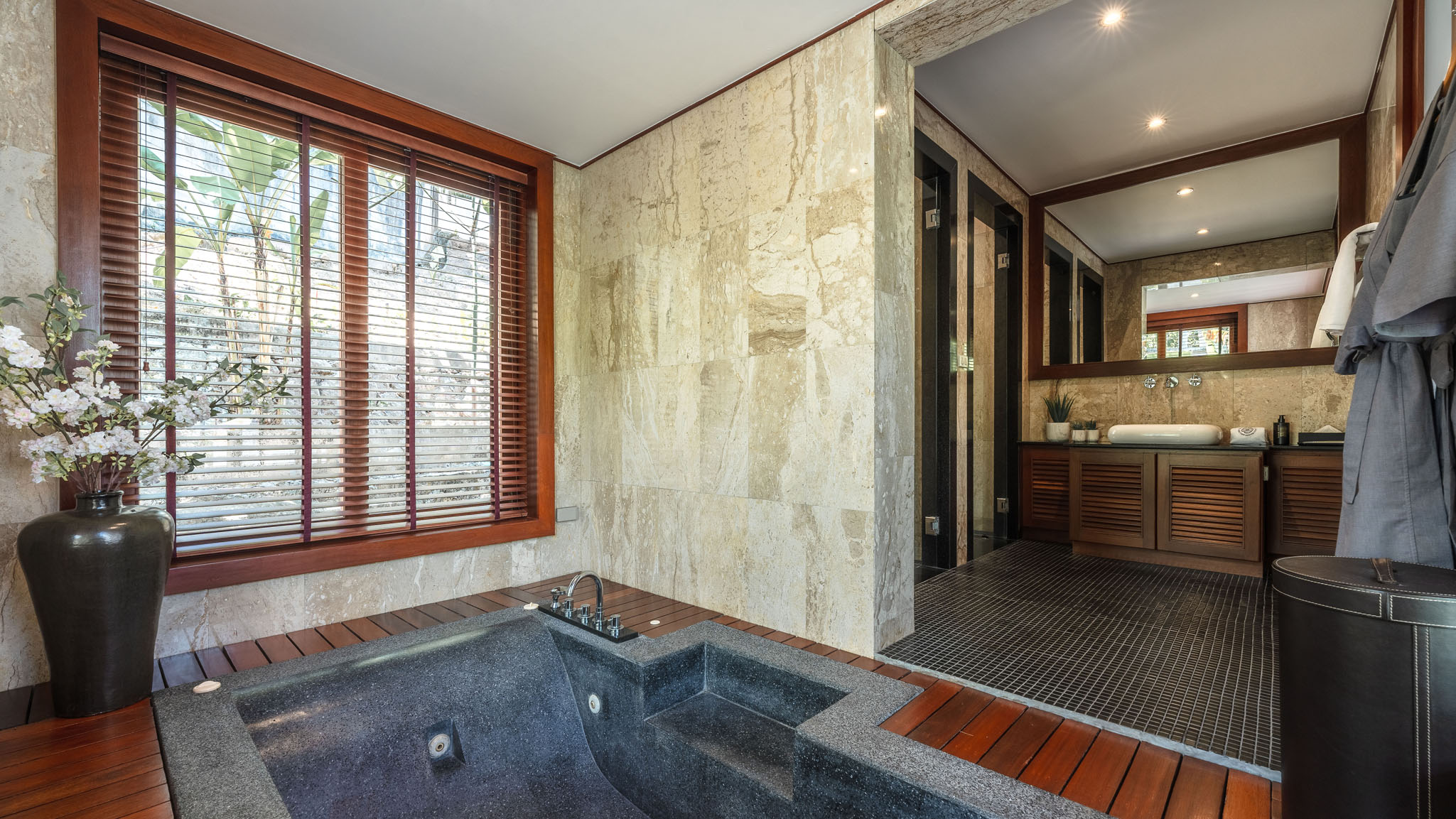 10 Sea View Zenith - Luxurious ensuite bathroom