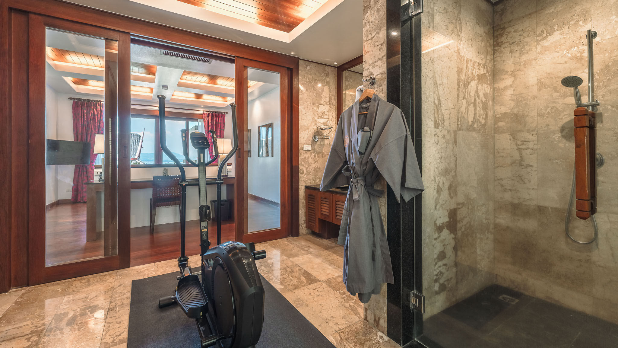 13 Sea View Zenith - Opulent ensuite bathroom