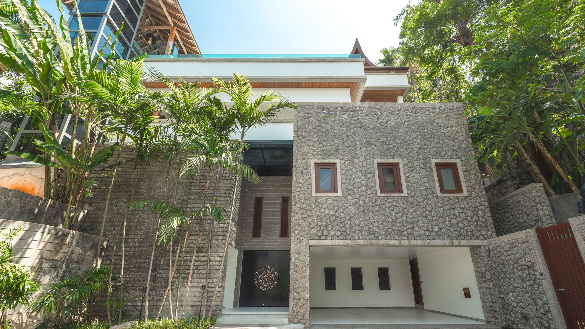 18 Sea View Zenith - Modern Thai tropical retreat