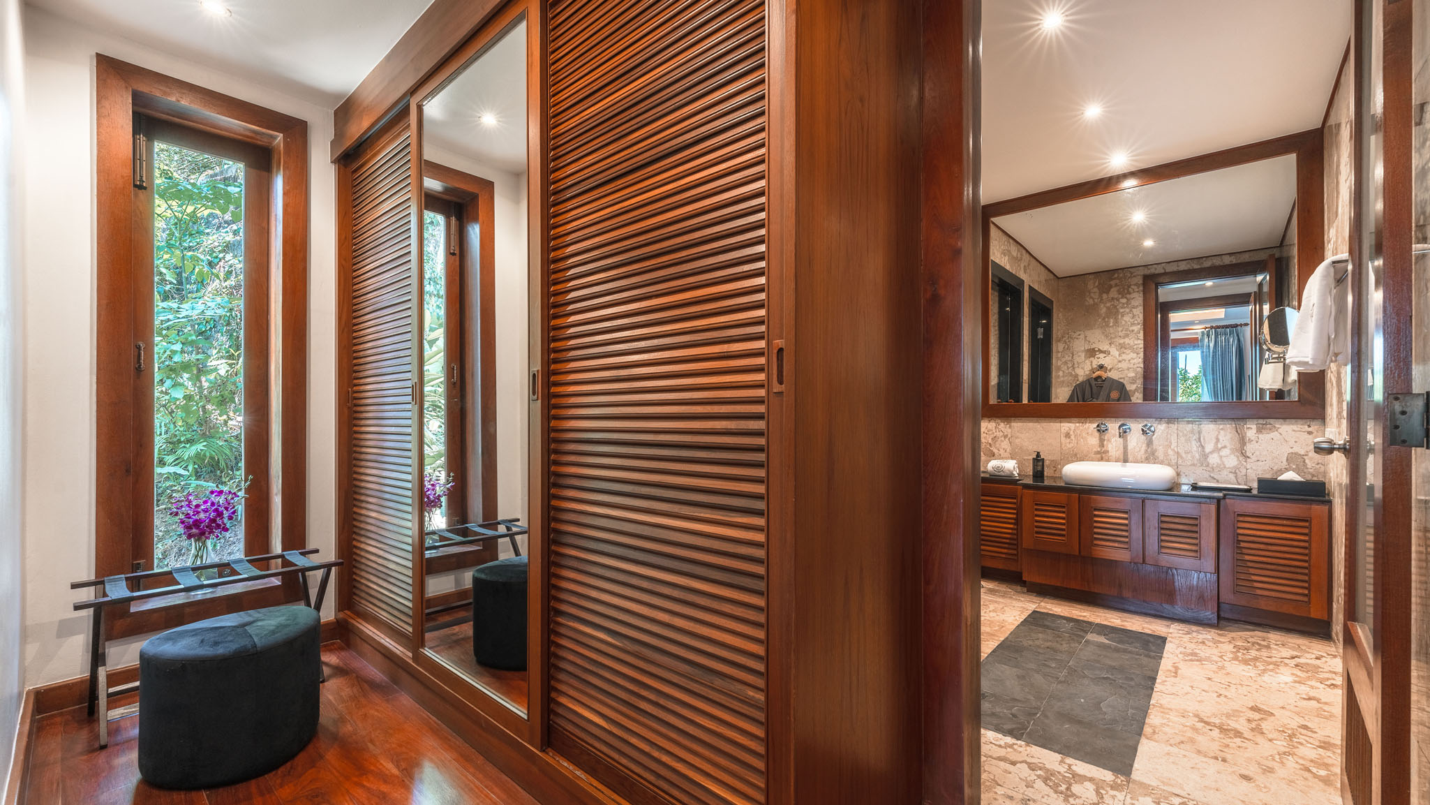 27 Sea View Zenith - Splendid ensuite bathroom