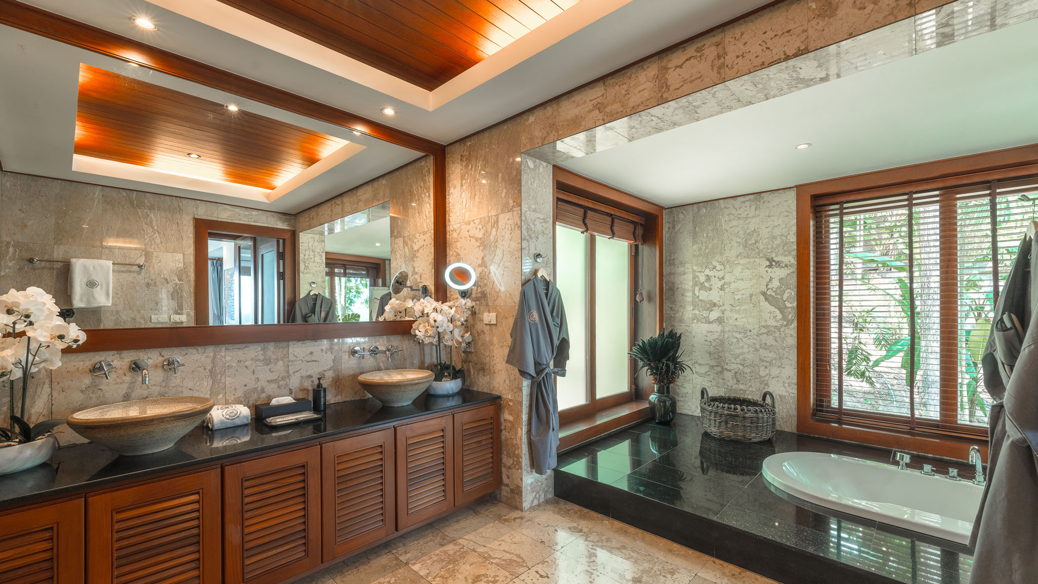 29 Sea View Zenith - Lavishly appointed ensuite bathroom