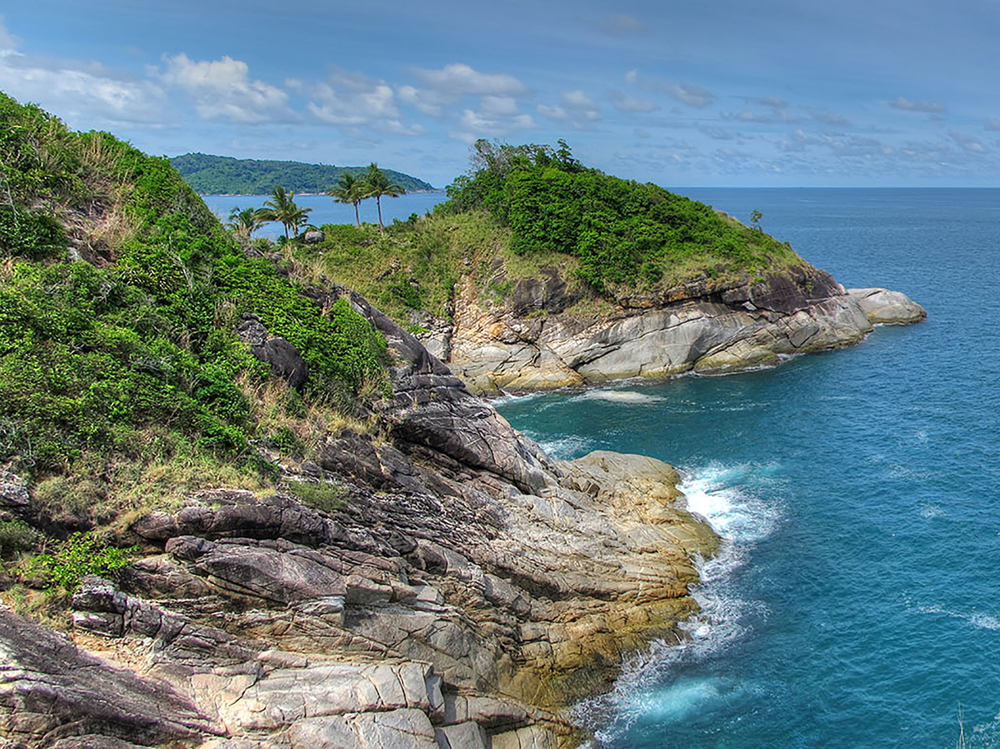 3. Villa Minh - Ocean breaks below