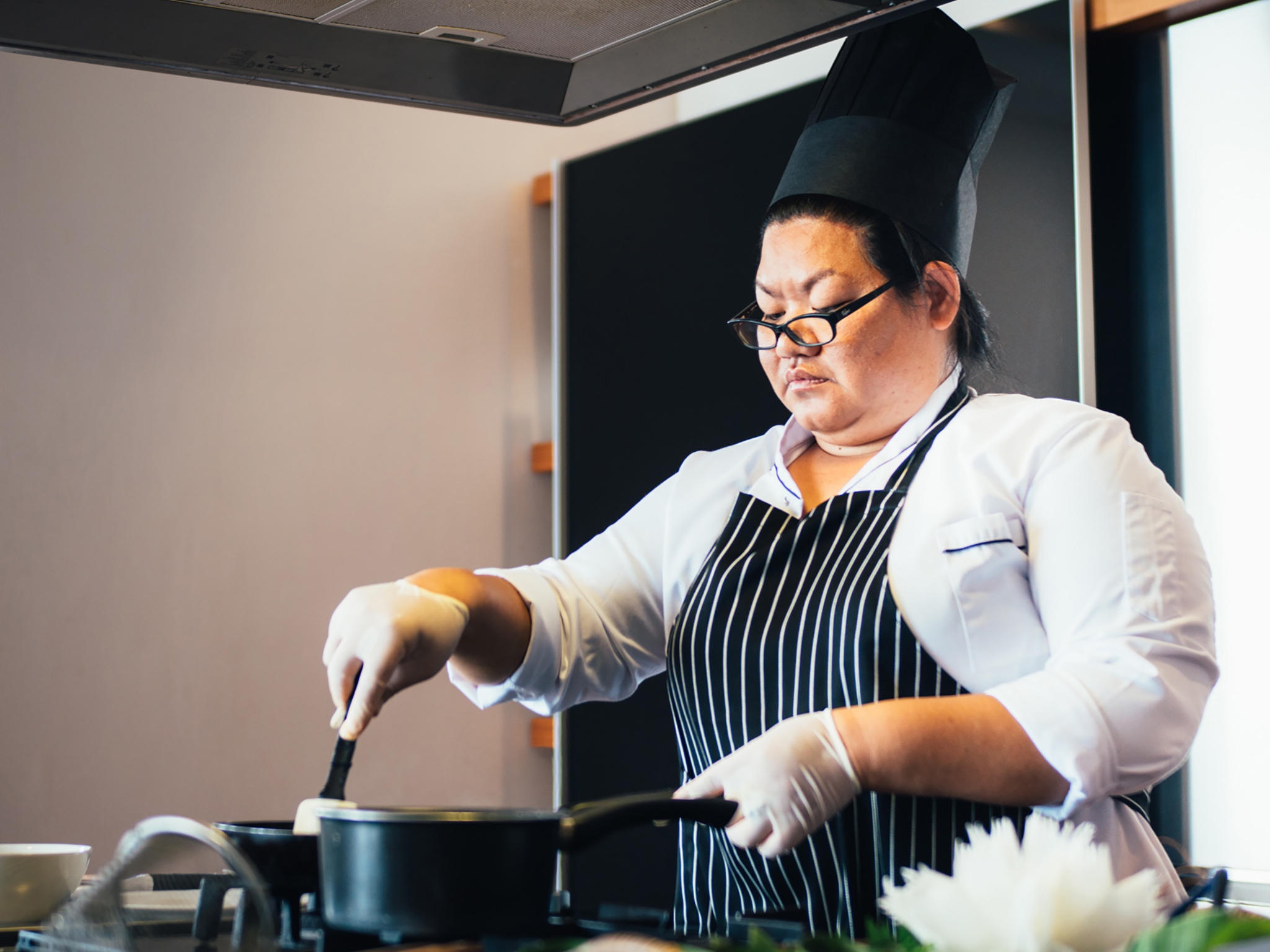 34. Villa Minh - Chef in action