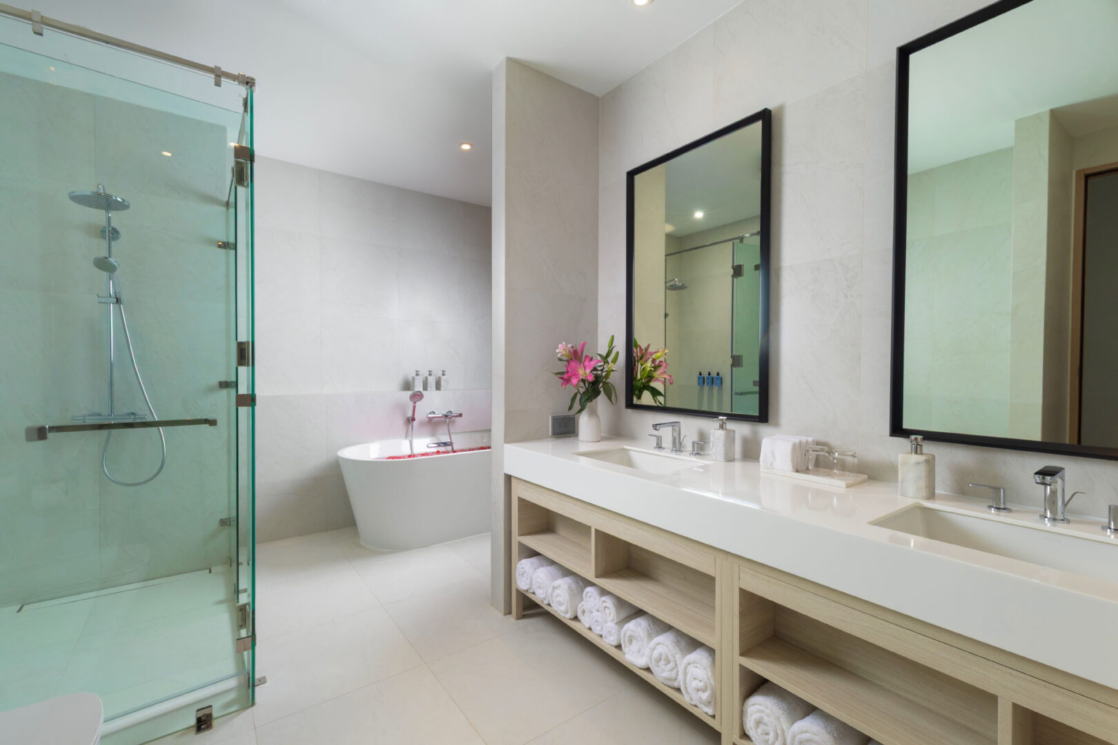 Villa-ANDA-Phuket-Master-Bedroom-1-6-1620x1080