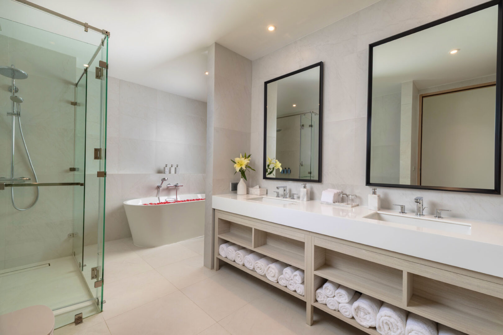 Villa-ANDA-Phuket-Master-Bedroom-2-4-1620x1080