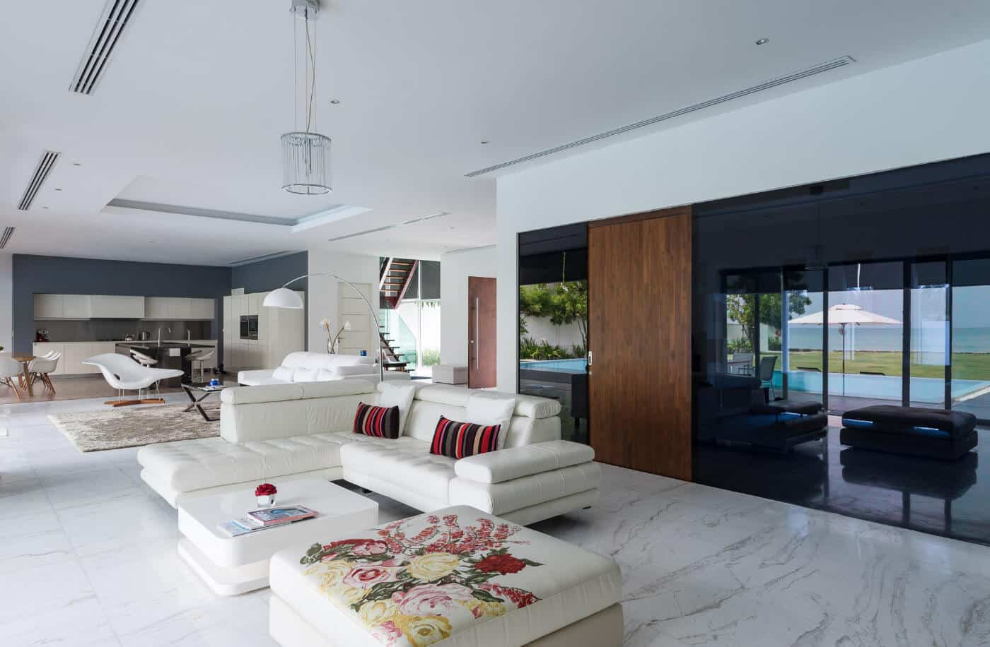 summer-estate-interior-32