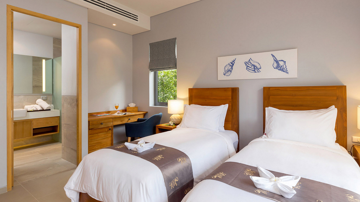 twin-villas-natai-twin-villas-natai-north-villa-ensuite-bedroom-c-5b3099e37c085