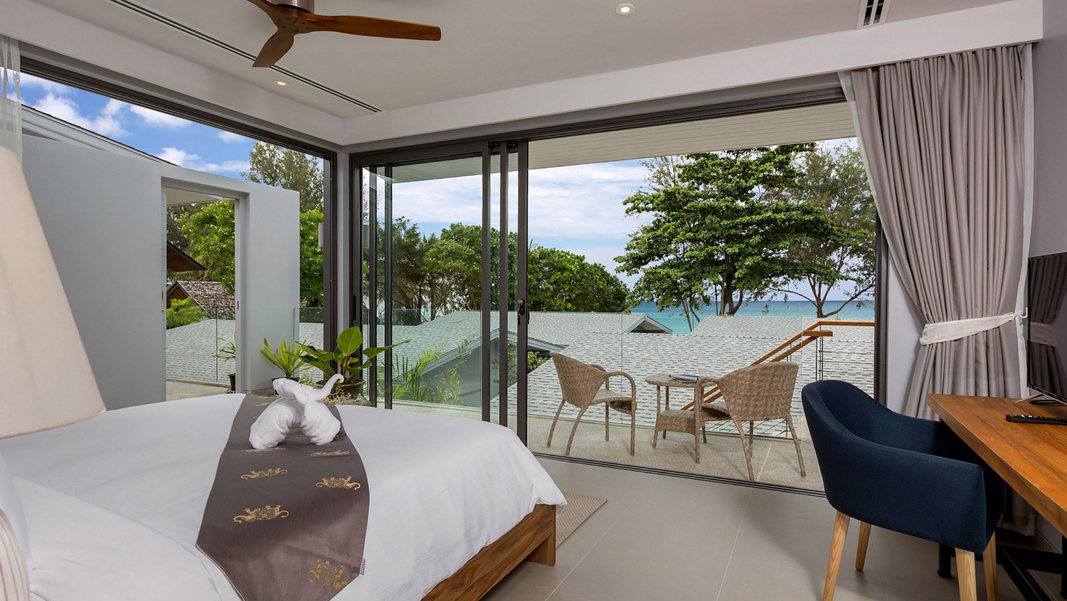 twin-villas-natai-twin-villas-natai-north-villa-upstairs-bedroom-5b309a4b8f294