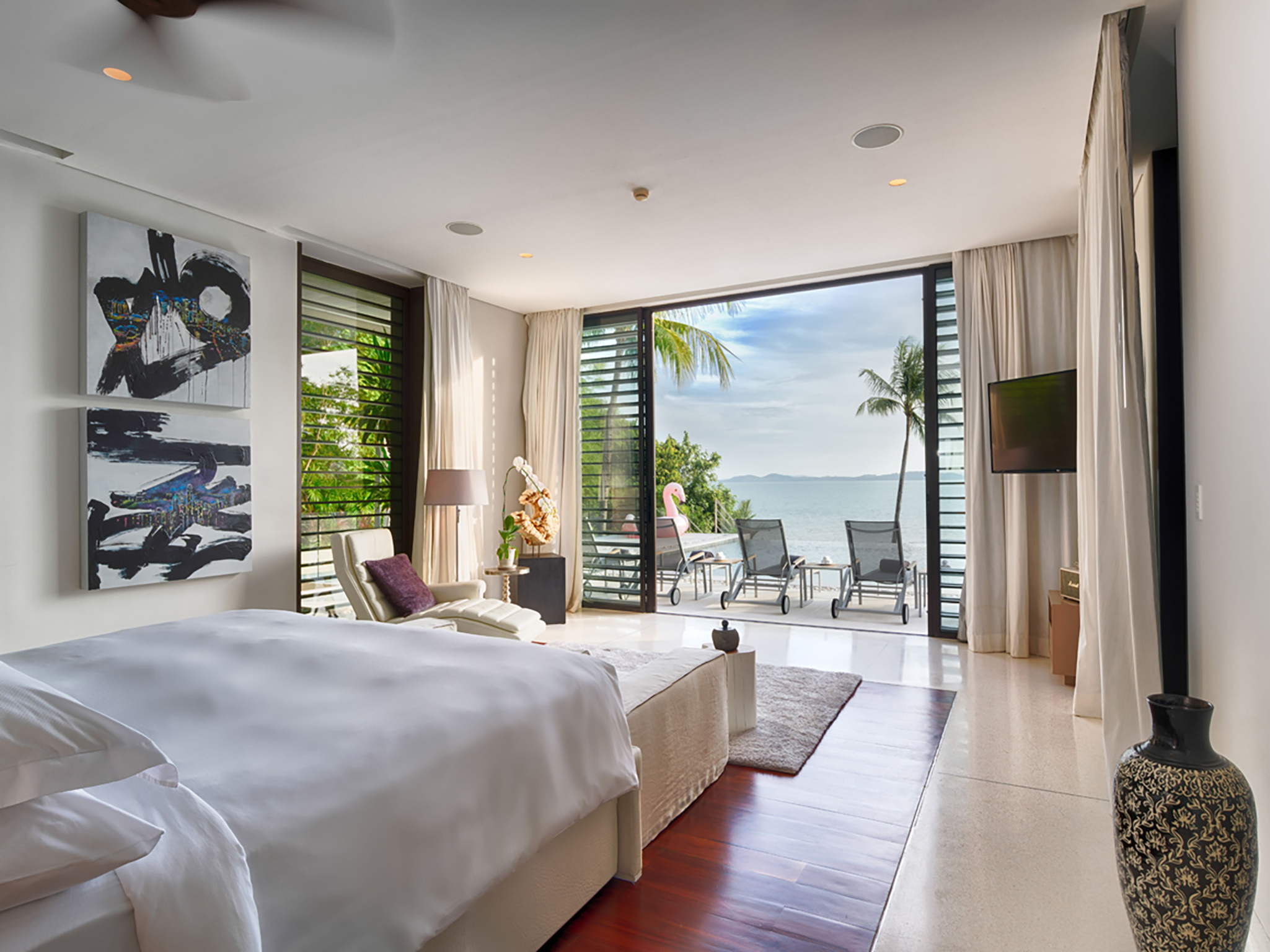 04 Naam Sawan - Designer-chic master bedroom