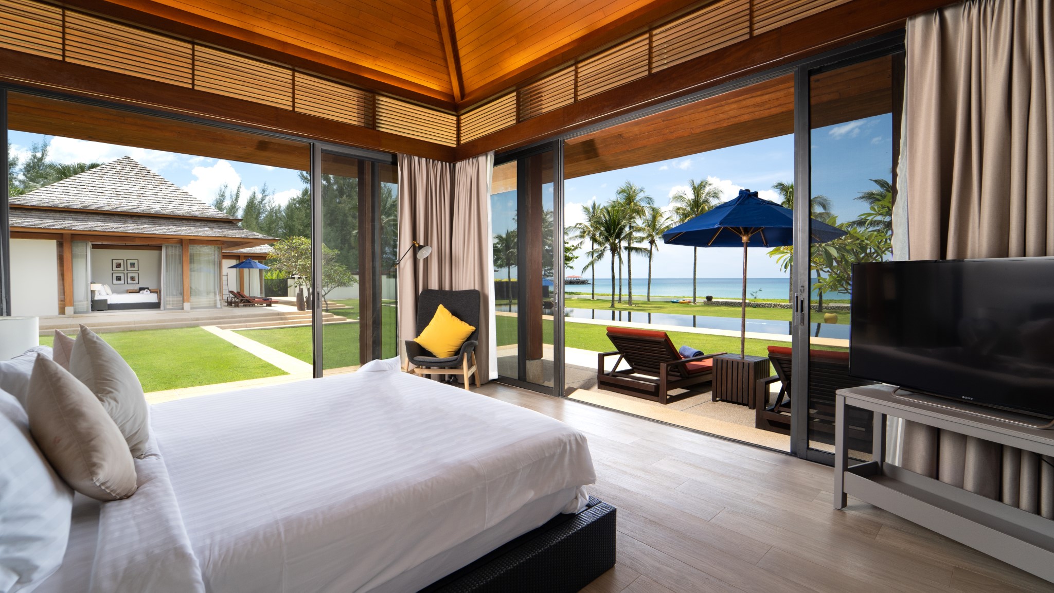 06 Jivana Beach Villas - Villa Jia - Bedroom overlooking the beach