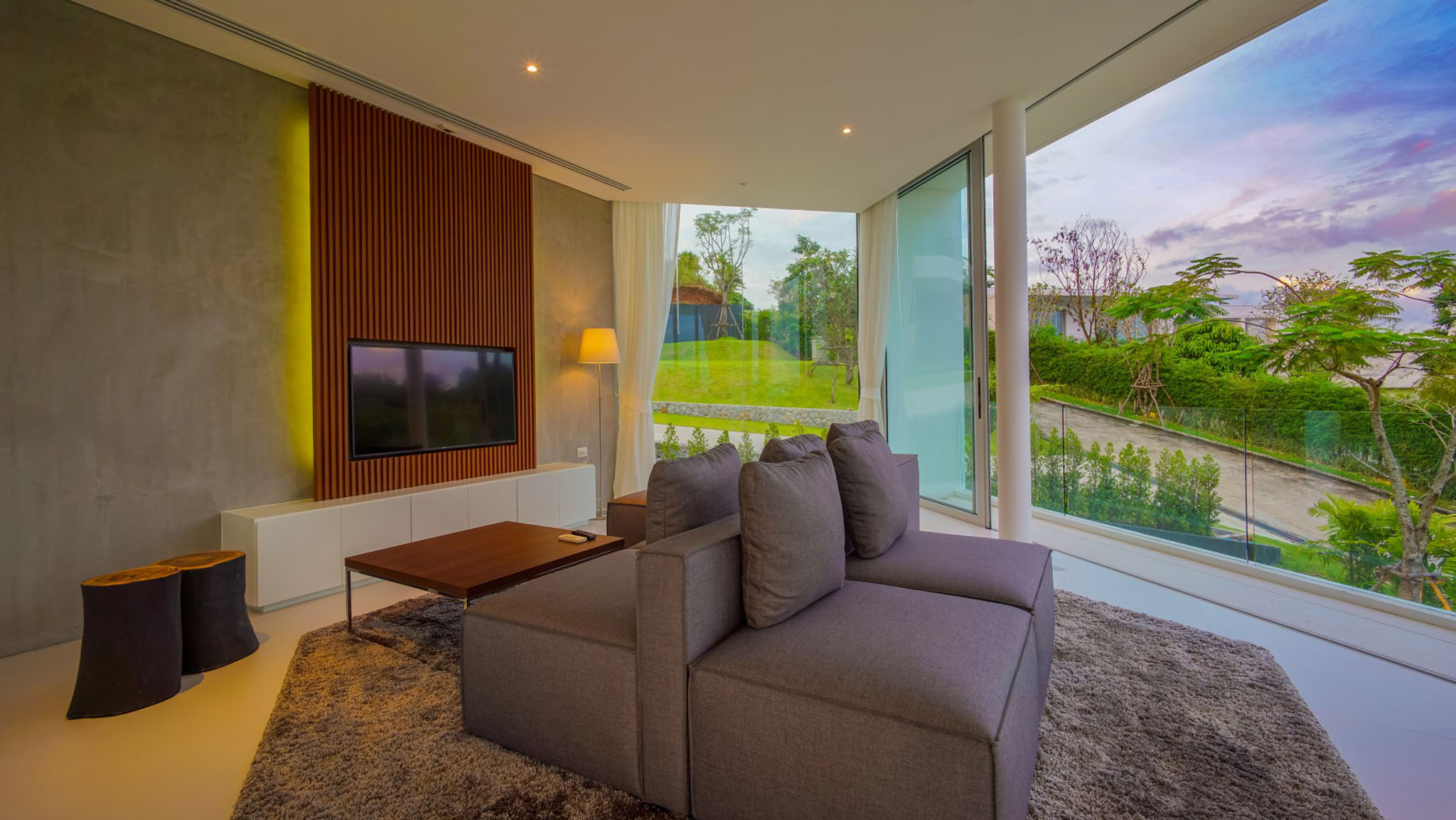 07 Villa Abiente - Cool living area overlooking the bay
