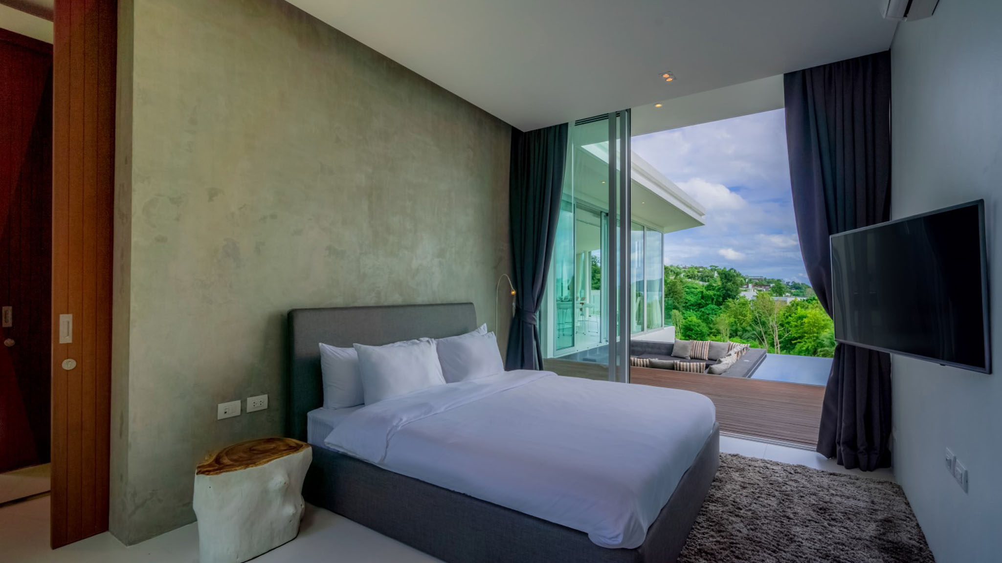08 Villa Abiente - Cosy guest bedroom by the pool deck