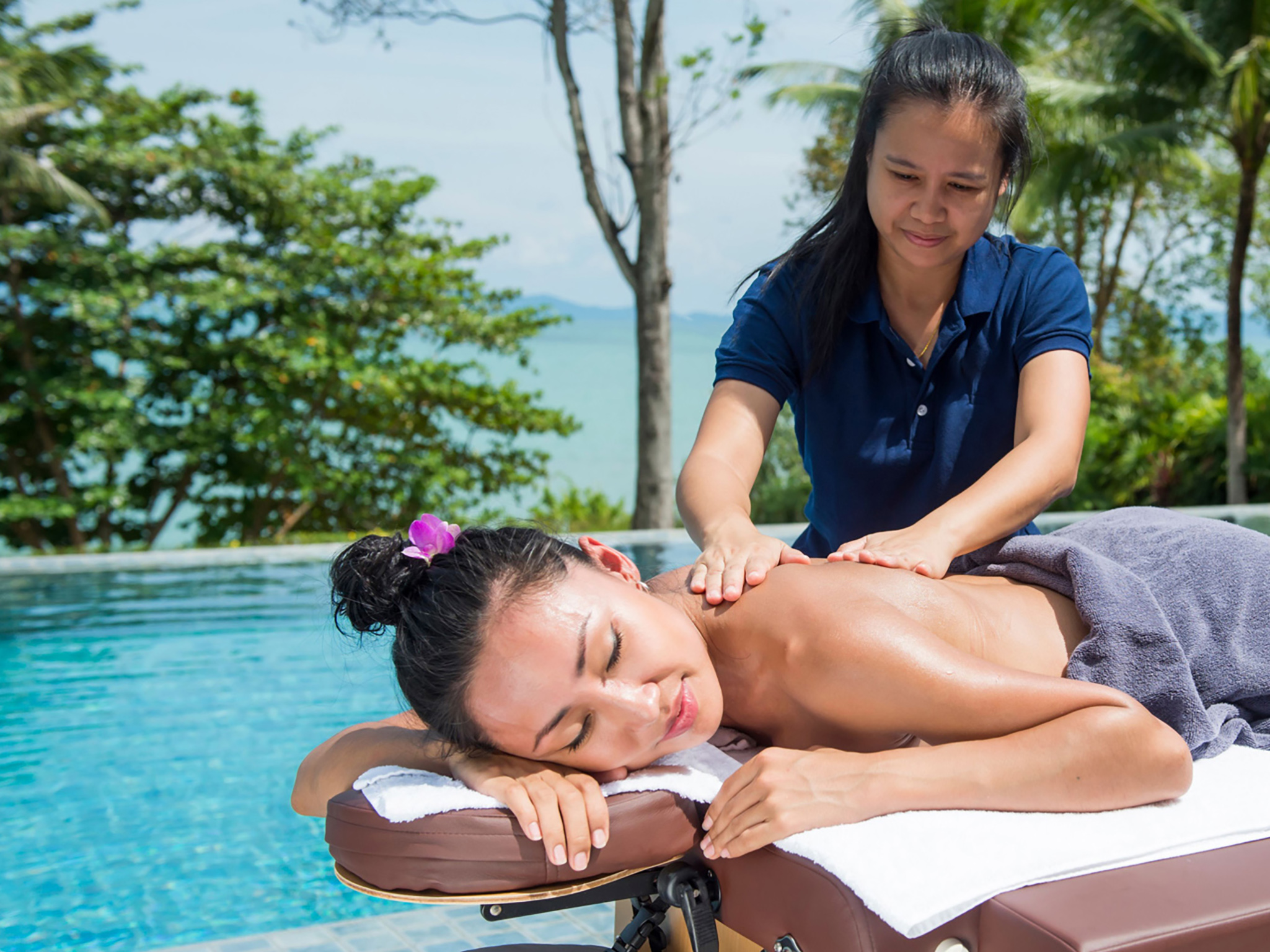12 Naam Sawan - Relaxing outdoor massage