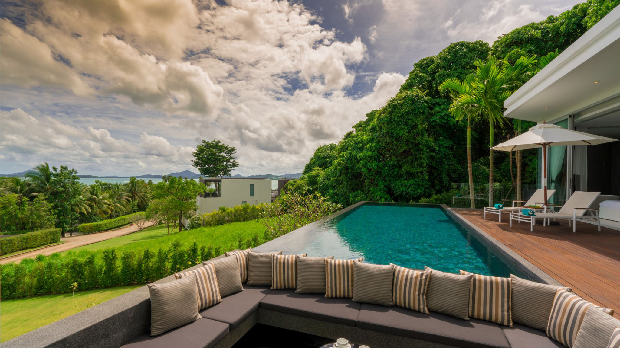 12 Villa Abiente - Sunken poolside sala