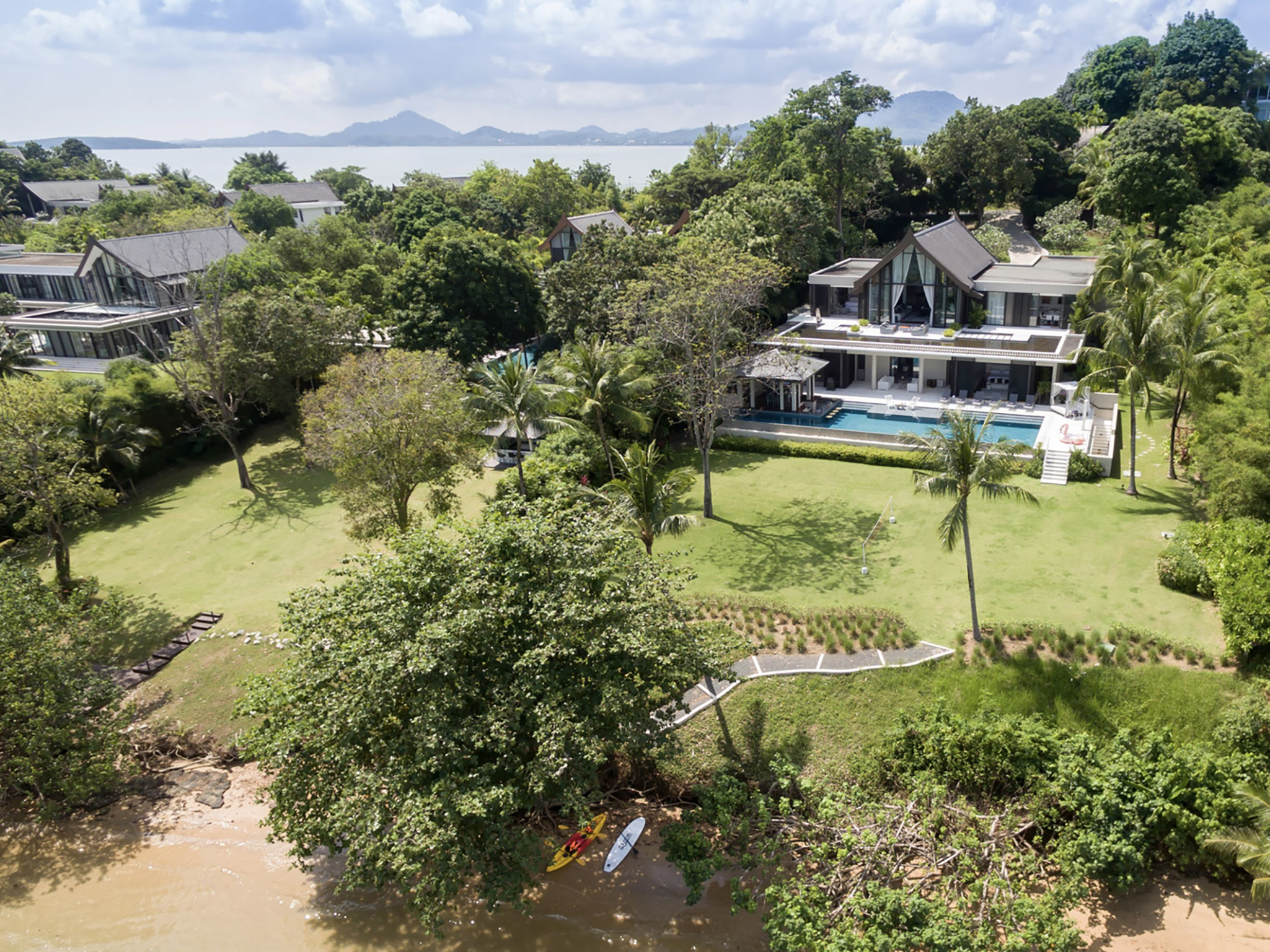15 Naam Sawan - Lush and expansive location