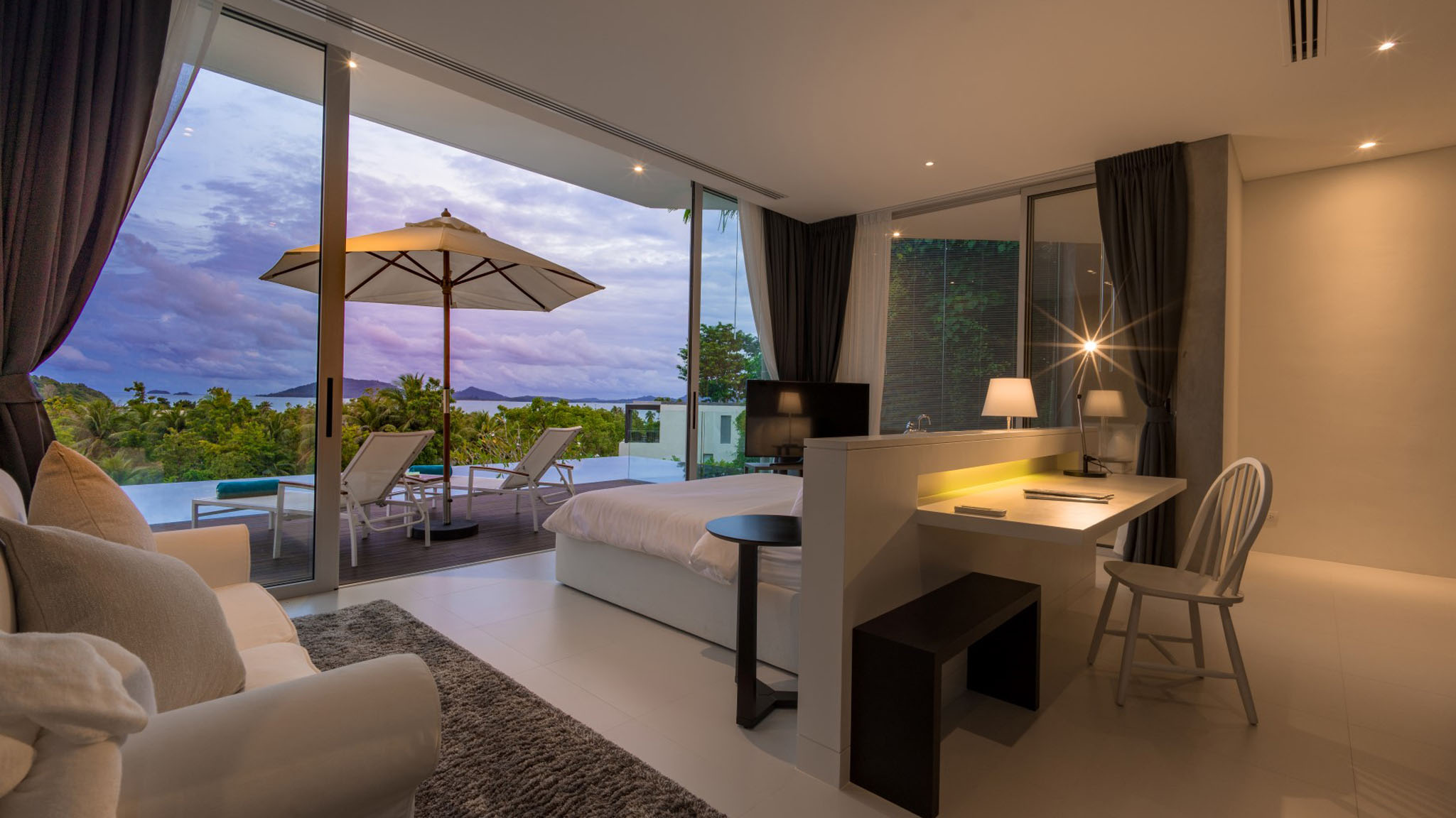 17 Villa Abiente - Slumbrous Master bedroom at twilight