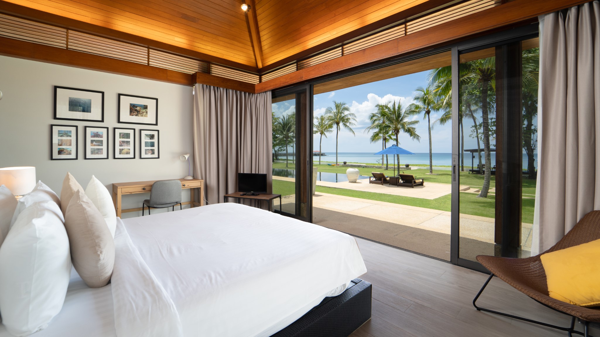 18 Jivana Beach Villas - Villa Jia - Guest bedroom with fantastic views