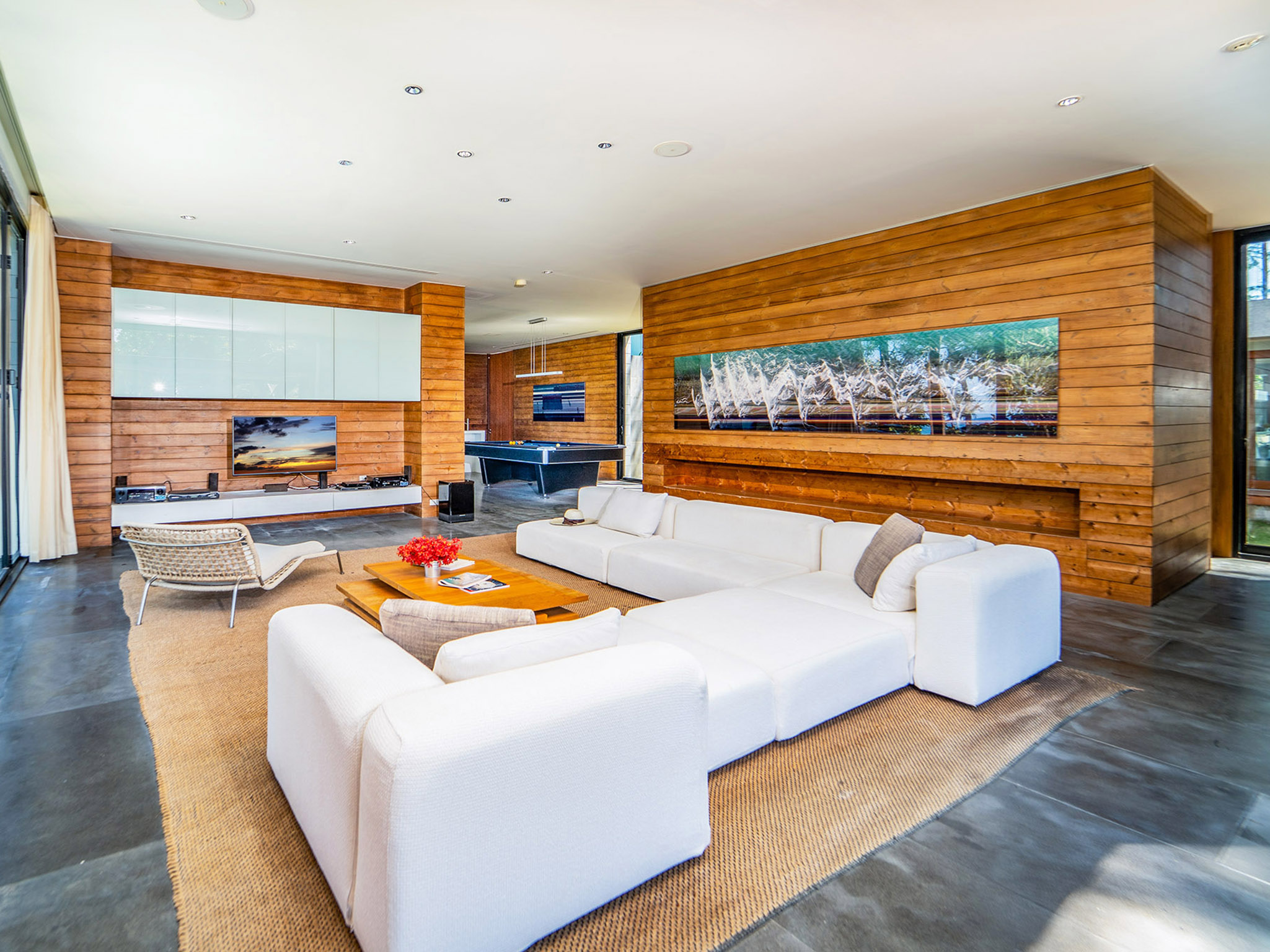 2. Grand Villa Noi - Living area preview