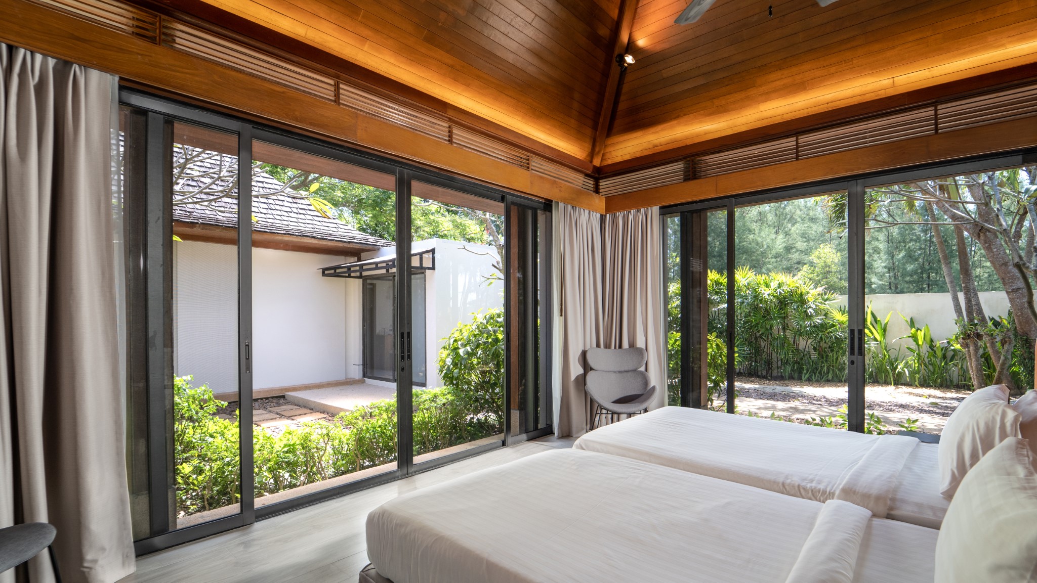 20 Jivana Beach Villas -Villa Jia - Twin bed guest bedroom by the garden