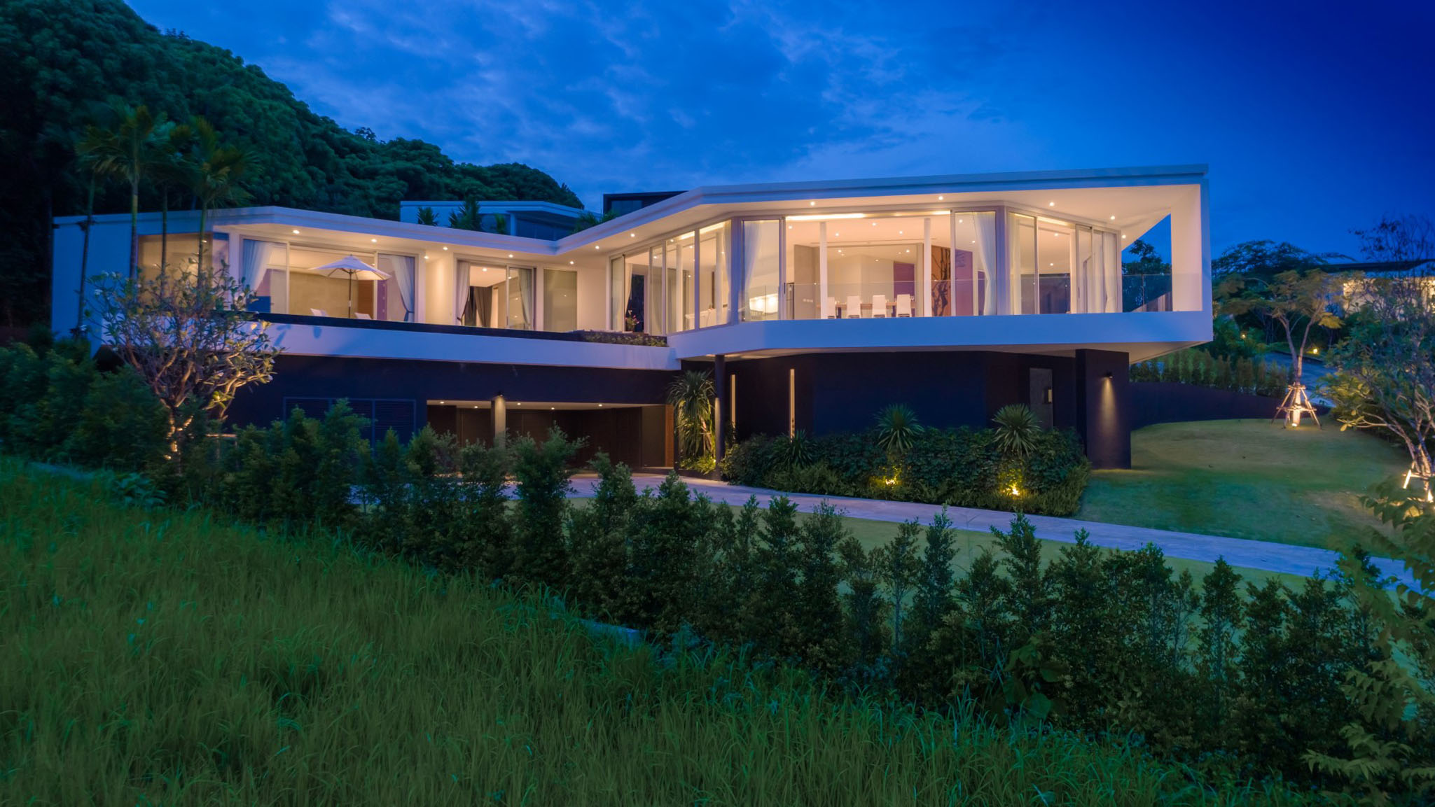 22 Villa Abiente - Serene villa at night