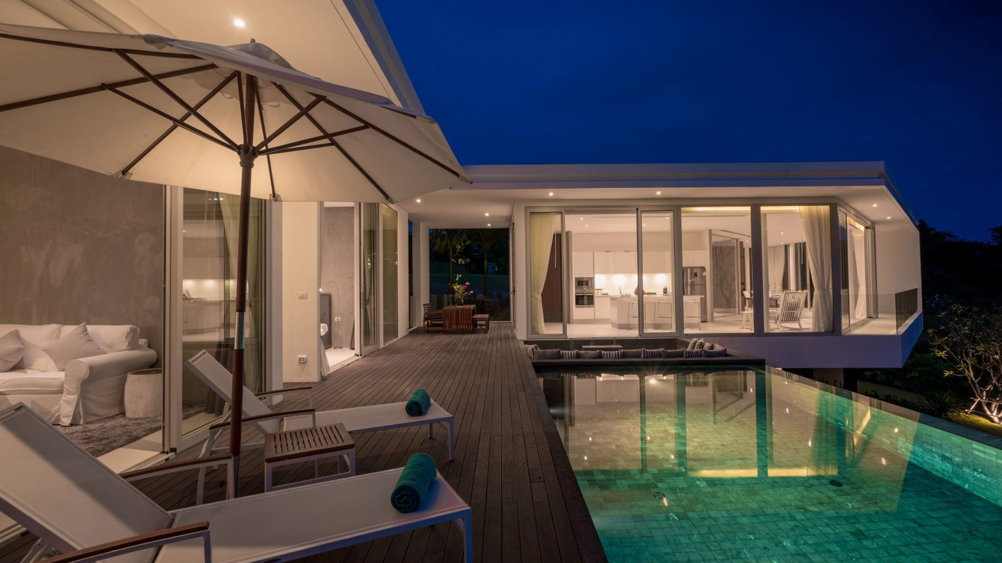23 Villa Abiente - Tranquil pool area at night