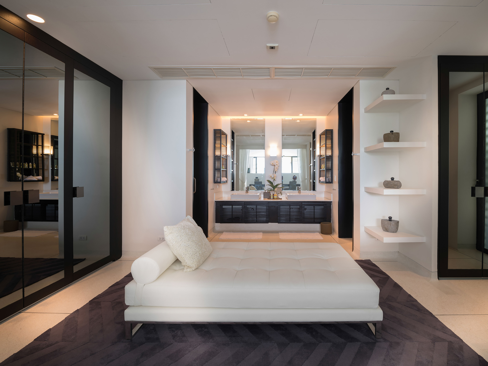 24 Naam Sawan - Luxurious master bedroom walk-in closet