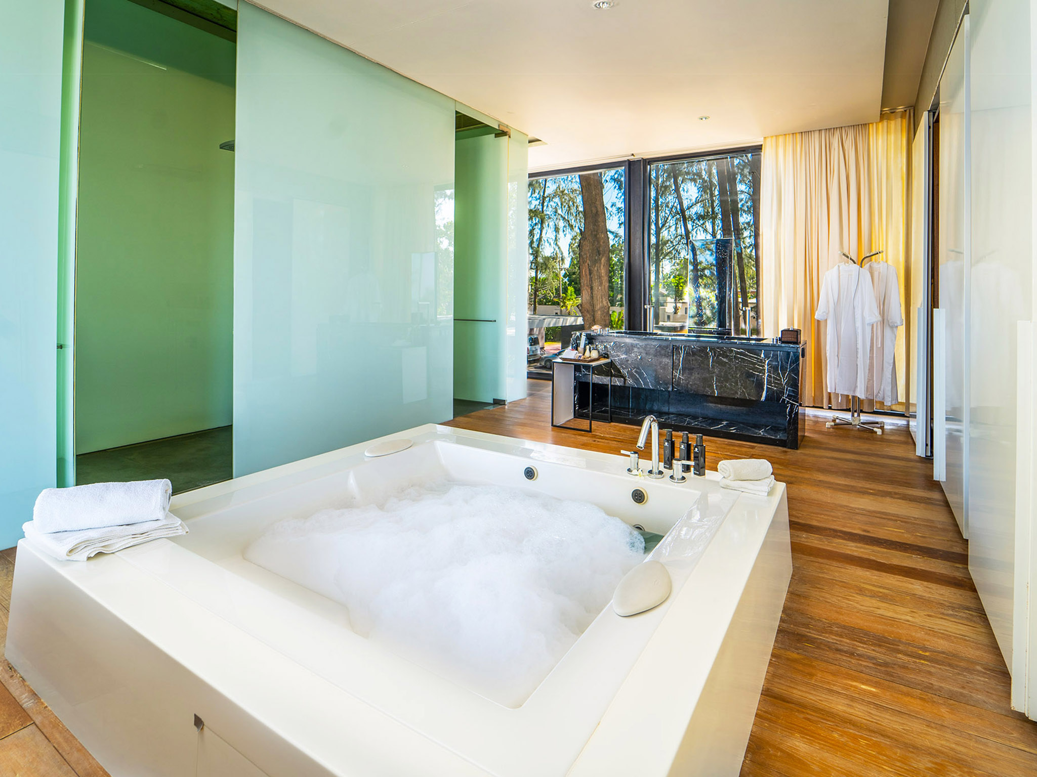 7. Grand Villa Noi - Ensuite bathroom, master suite A