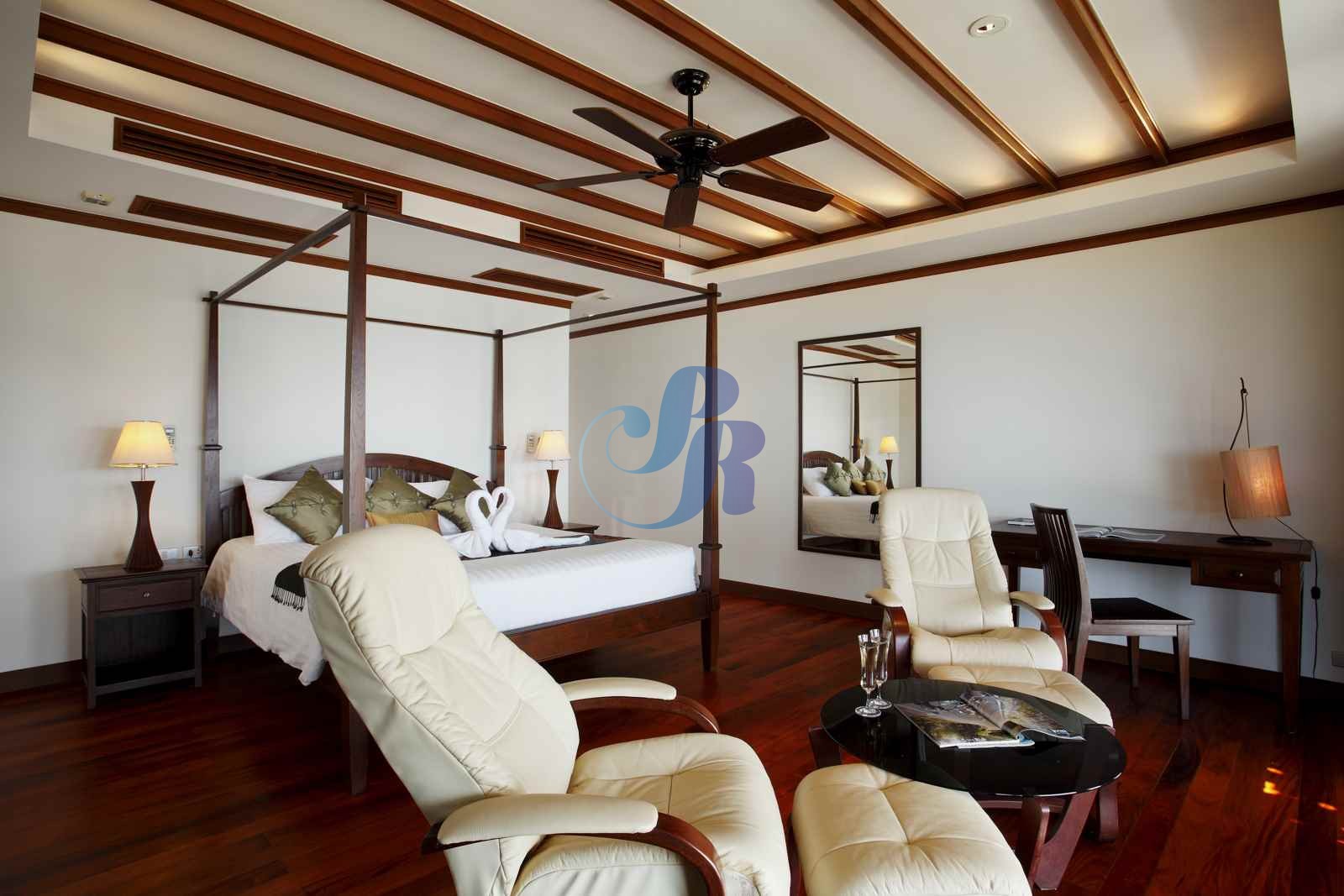 Room-1-001-optim__WatermarkWyIiLCJjZW50ZXIiLDAsMF0