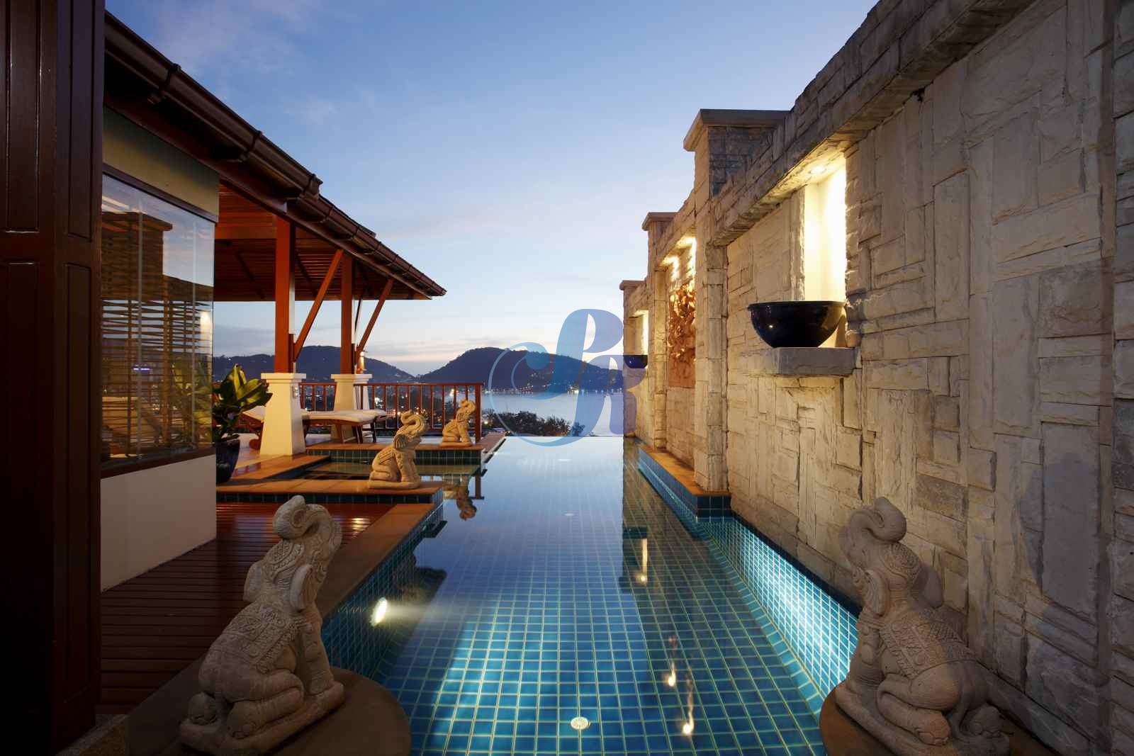 Sunset-Pool-Night-009-optim__WatermarkWyIiLCJjZW50ZXIiLDAsMF0