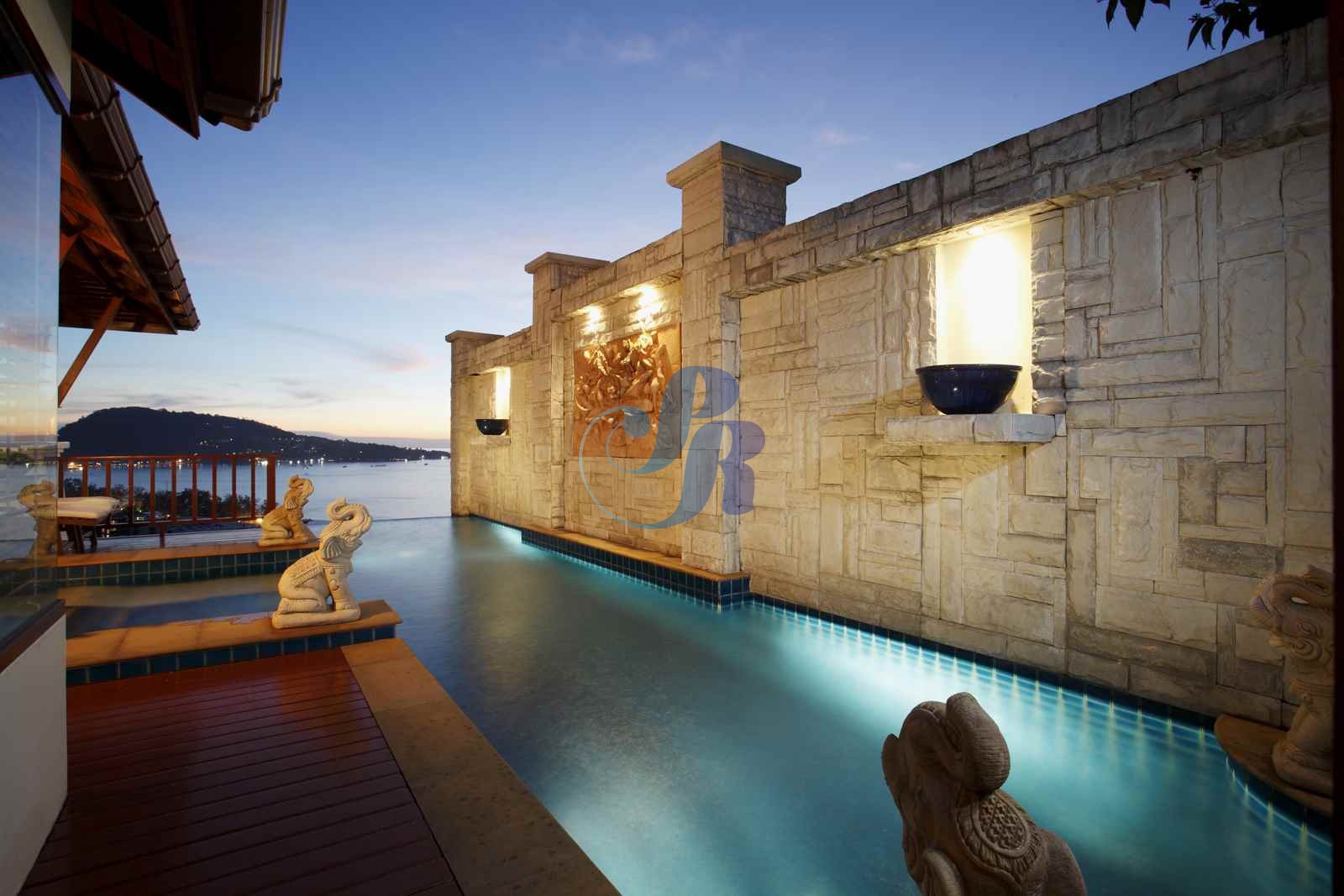 Sunset-Pool-Night-012-optim__WatermarkWyIiLCJjZW50ZXIiLDAsMF0