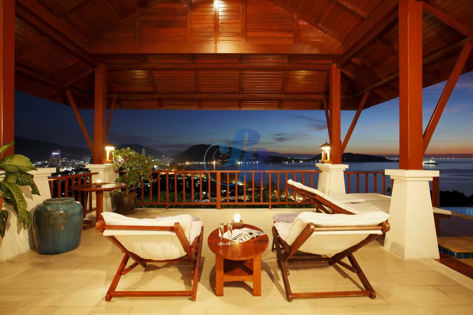 Terrace-008-optim_0_0__WatermarkWyIiLCJjZW50ZXIiLDAsMF0