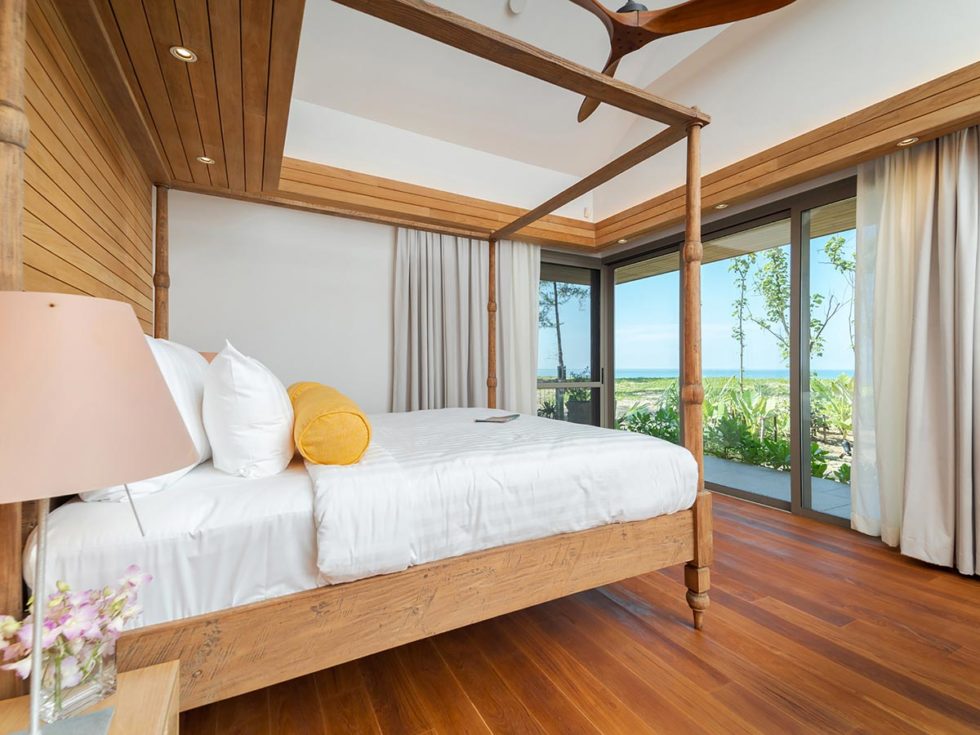 The-Pines-Master-bedroom-detail-980x735