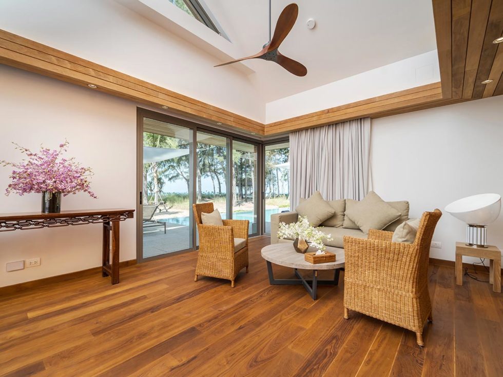 The-Pines-Master-bedroom-living-area-preview-980x735