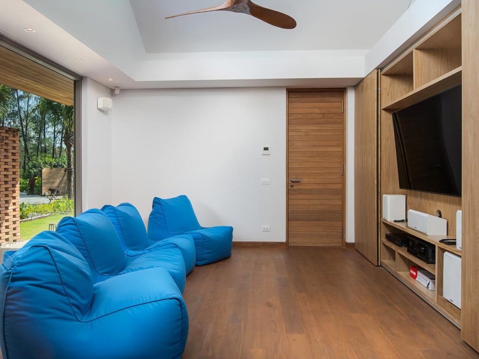 The-Pines-TV-room-preview-980x735