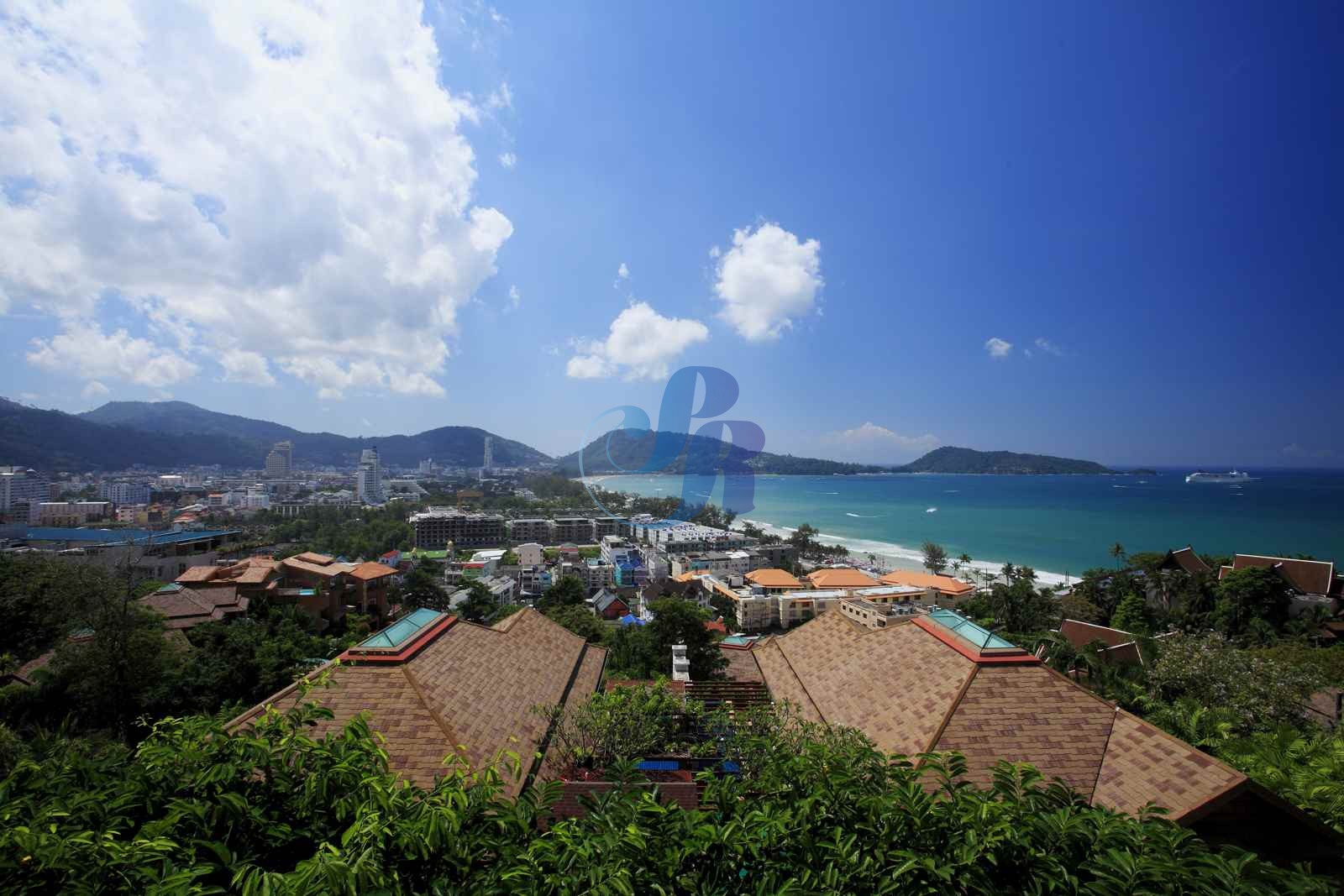 View-Pool-day-004-optim__WatermarkWyIiLCJjZW50ZXIiLDAsMF0