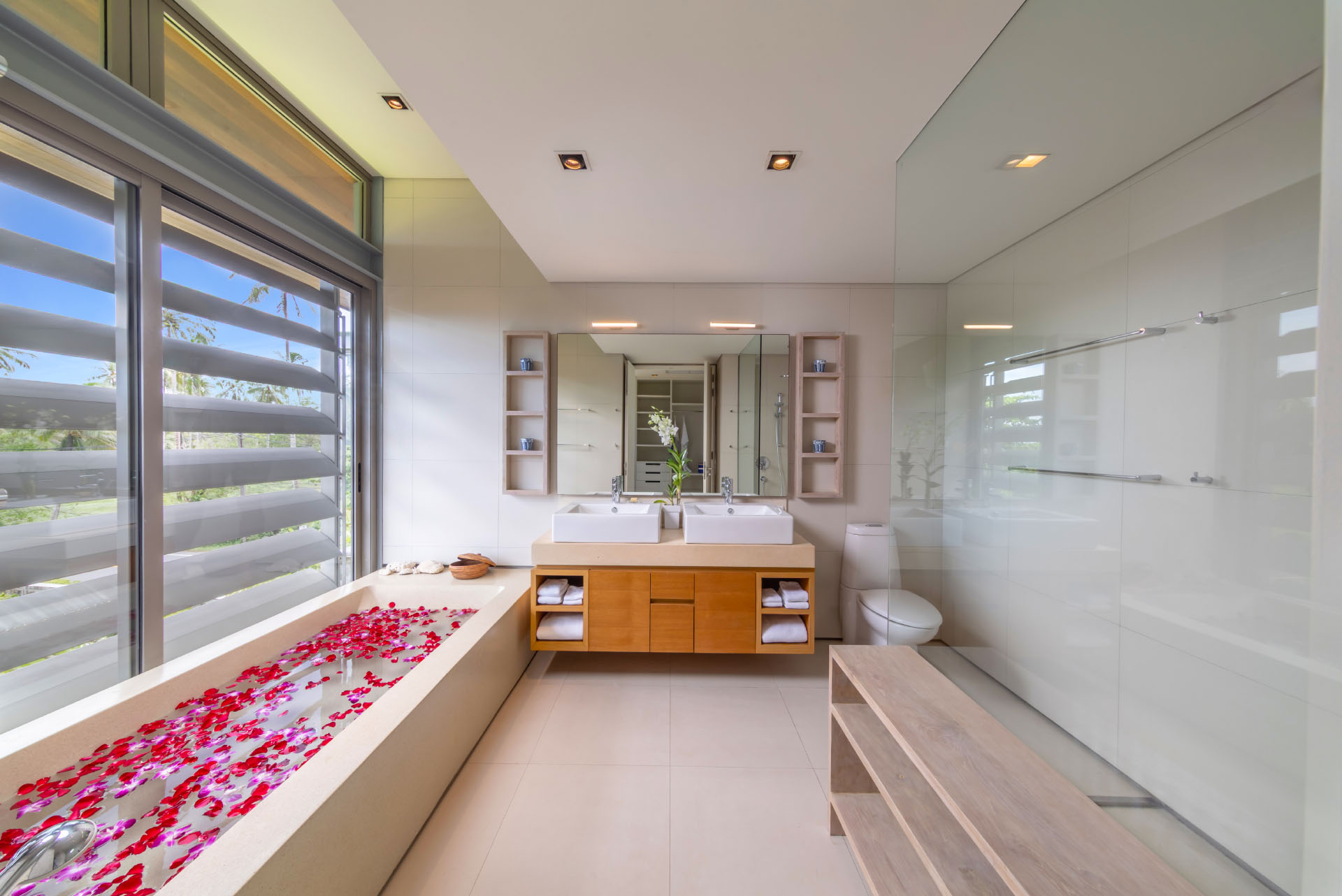 Villa-Aqua-Master-Bedroom-1-4