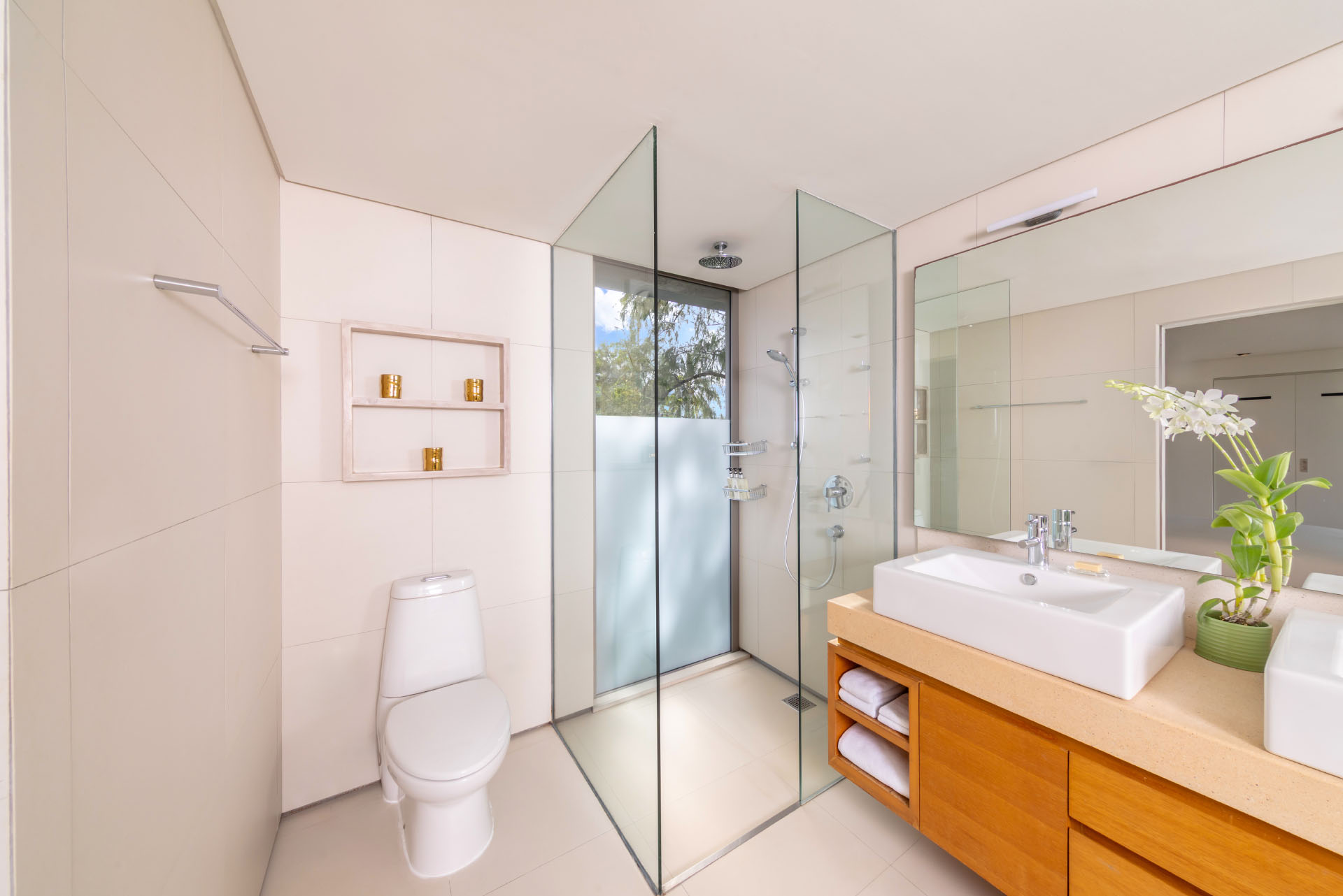 Villa-Aqua-Master-Bedroom-2-4