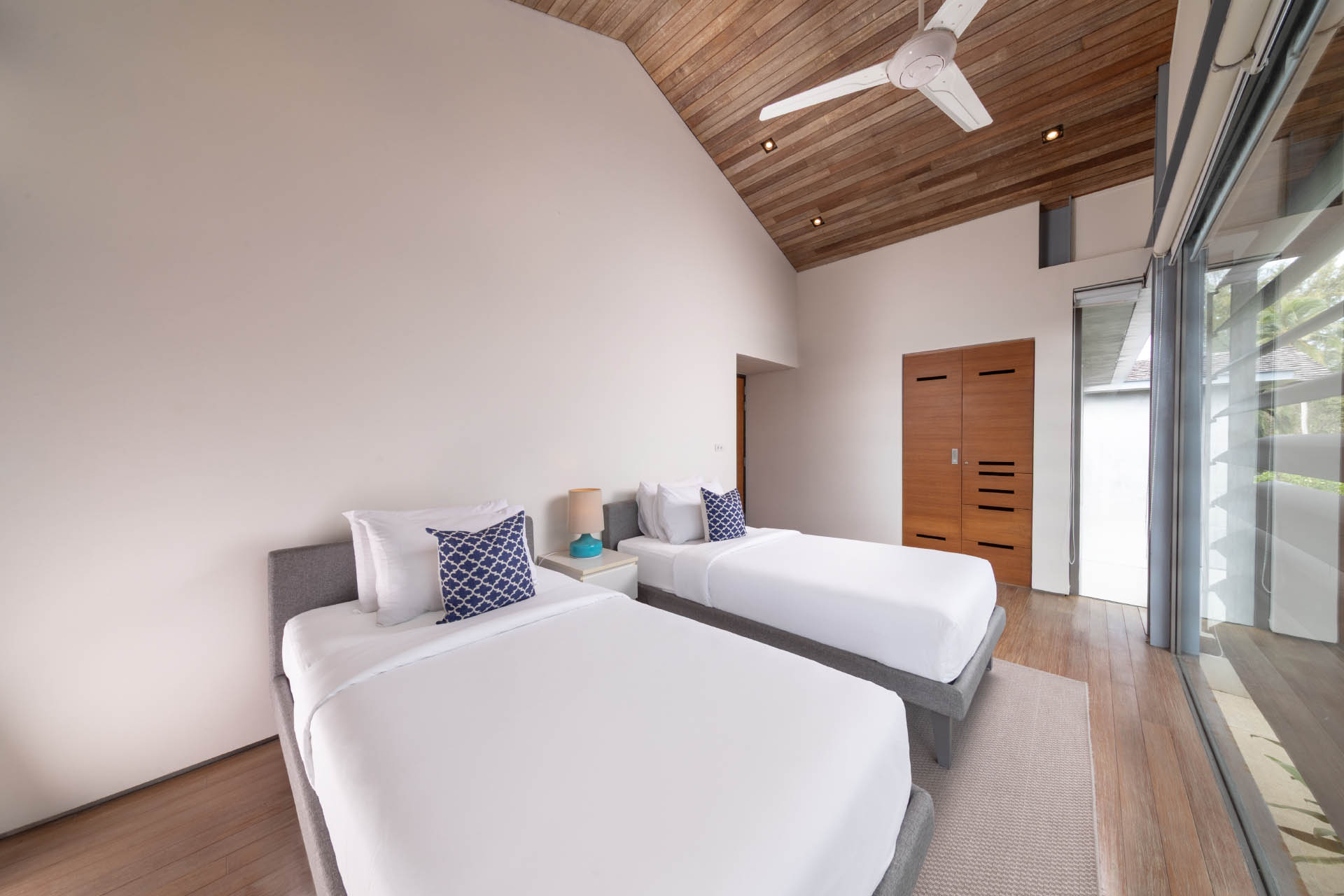 Villa-Roxo-Guest-Bedroom-4-1