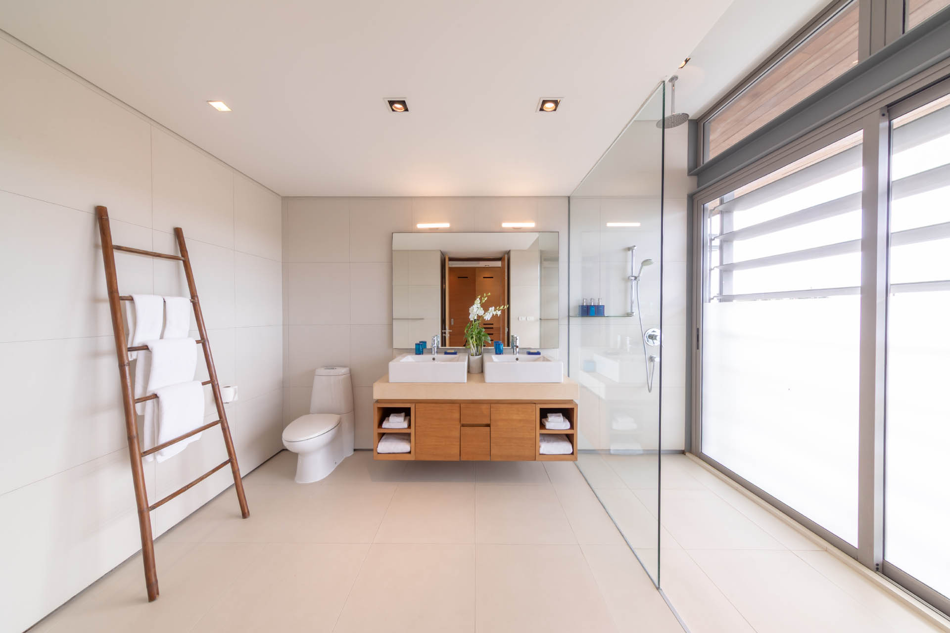 Villa-Roxo-Master-Bedroom-1-4