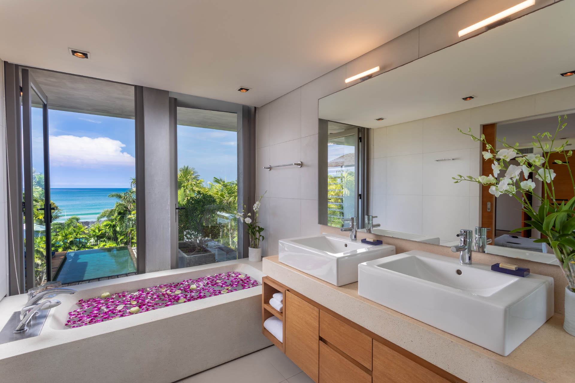 Villa-Roxo-Master-Bedroom-2-4