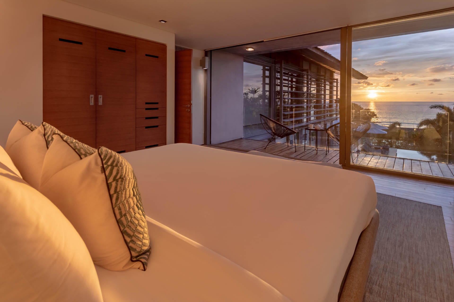 Villa-Roxo-Master-Bedroom-2-5