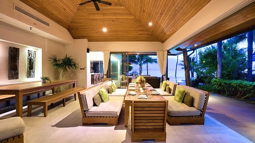 baan-kilee-35-baankilee-diningroom-night-61406061b2ca8