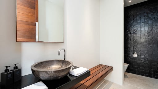 samujana-villa-11a-v11a-bathroom-sink-1-637d9f3fc823a