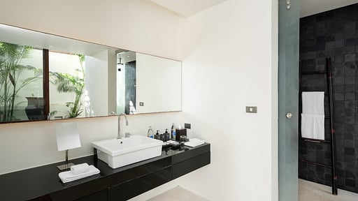 samujana-villa-11b-v11b-bathroom-637d9f41a6dfd