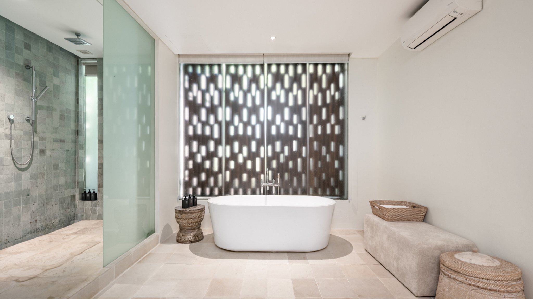 samujana-villa-22-v22-bathroom-4-695f7784ce804